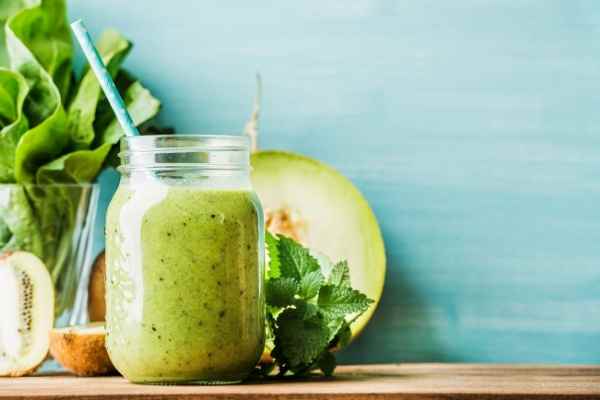 make green juice using a Ninja blender